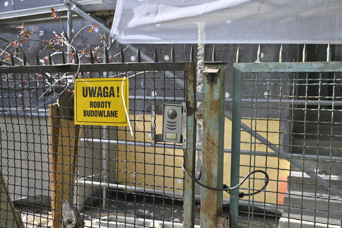 Niekończący się remont sąsiadów Kaczyńskiego