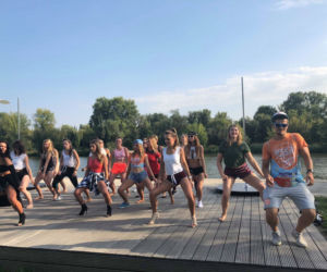 ESKA Summer City ćwiczyła pole dance na plaży razem z Pole Dance Insitute