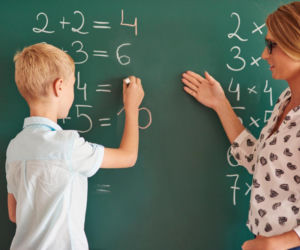 Szybka kartkówka z matematyki. Ile to jest 50-24:6+8-18:3=? Na podanie wyniku masz 15 sekund