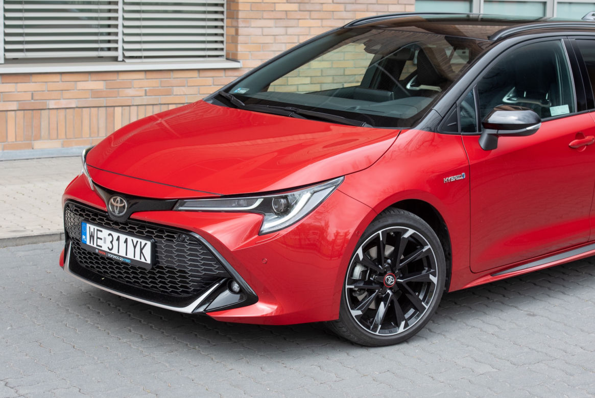 Toyota Corolla TS Kombi GR Sport 2.0 Hybrid 180 KM e-CVT 