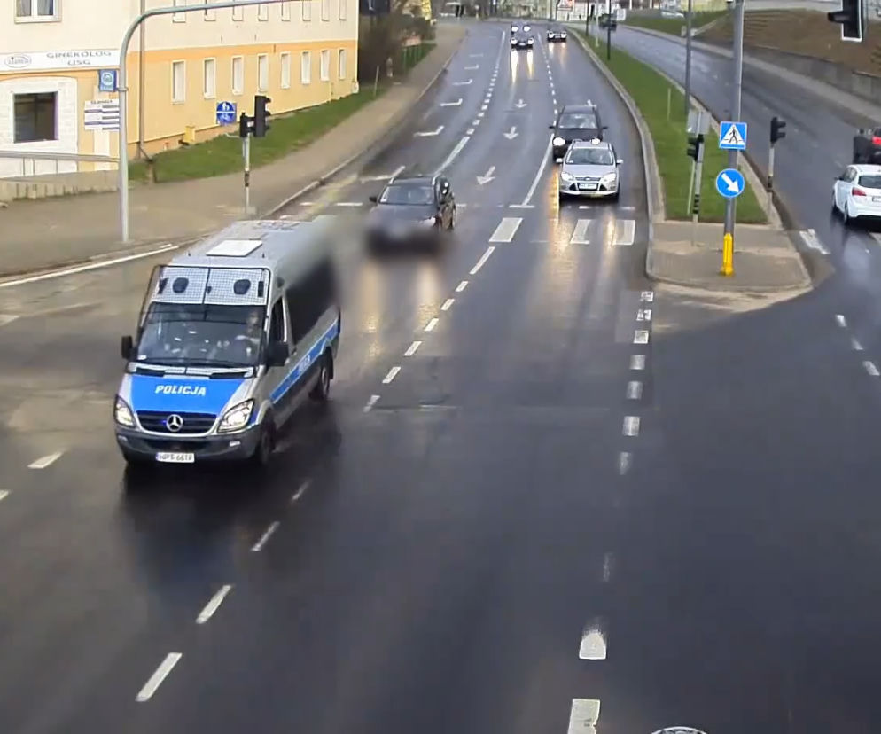 Olsztyn. Policja eskortowała rodzącą kobietę do szpitala. Zdążyła na salę porodową w ostatniej chwili 