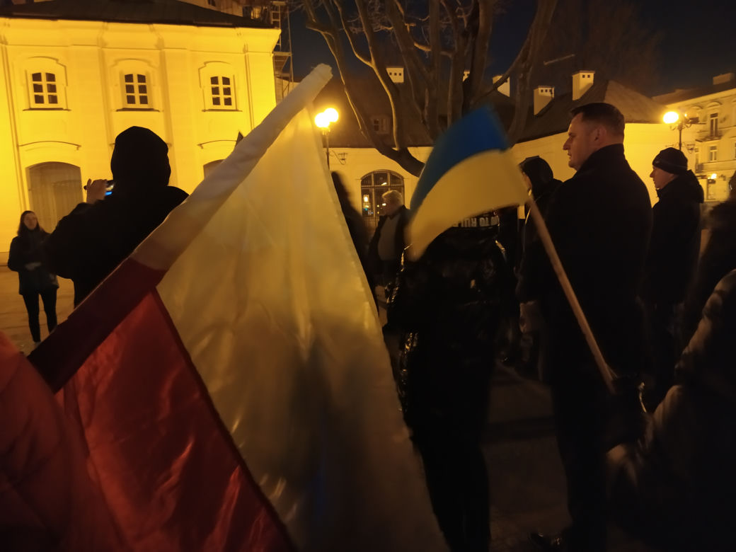 Siedlczanie okazali swoje poparcie dla Ukrainy w wojnie z Rosją – pokojowa demonstracja solidarnościowa w Siedlcach