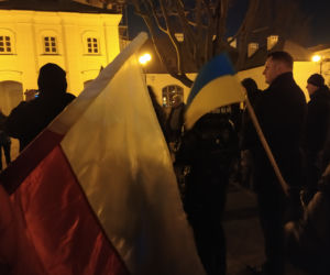 Siedlczanie okazali swoje poparcie dla Ukrainy w wojnie z Rosją – pokojowa demonstracja solidarnościowa w Siedlcach