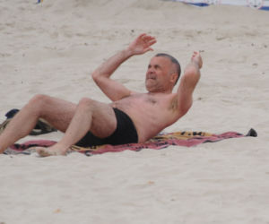 Wiceminister kultury Jarosław Sellin na plaży