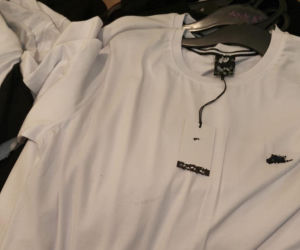 Podróbki na targowisku w Łosicach. Policja znalazła podrobione  t-shirty i kurtki!