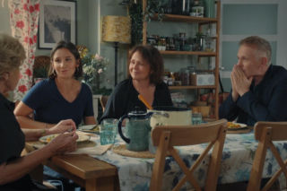 M jak miłość odc. 1908. Barbara (Teresa Lipowska), Artur Rogowski (Robert Moskwa), Agnes (Amanda Mincewicz), Marysia (Małgorzata Pieńkowska)