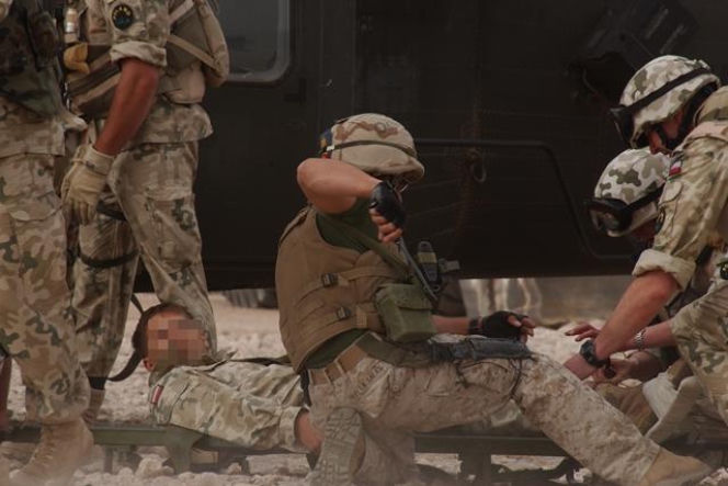 Przestrzelony hełm „Sikora”