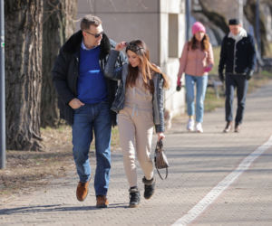 Paulina Koziejowska i Maciej Orłoś na romantycznym spacerze 
