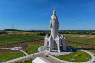 „To nie był nasz kaprys, tylko natchnienie”. Gigantyczna Maryja została poświęcona