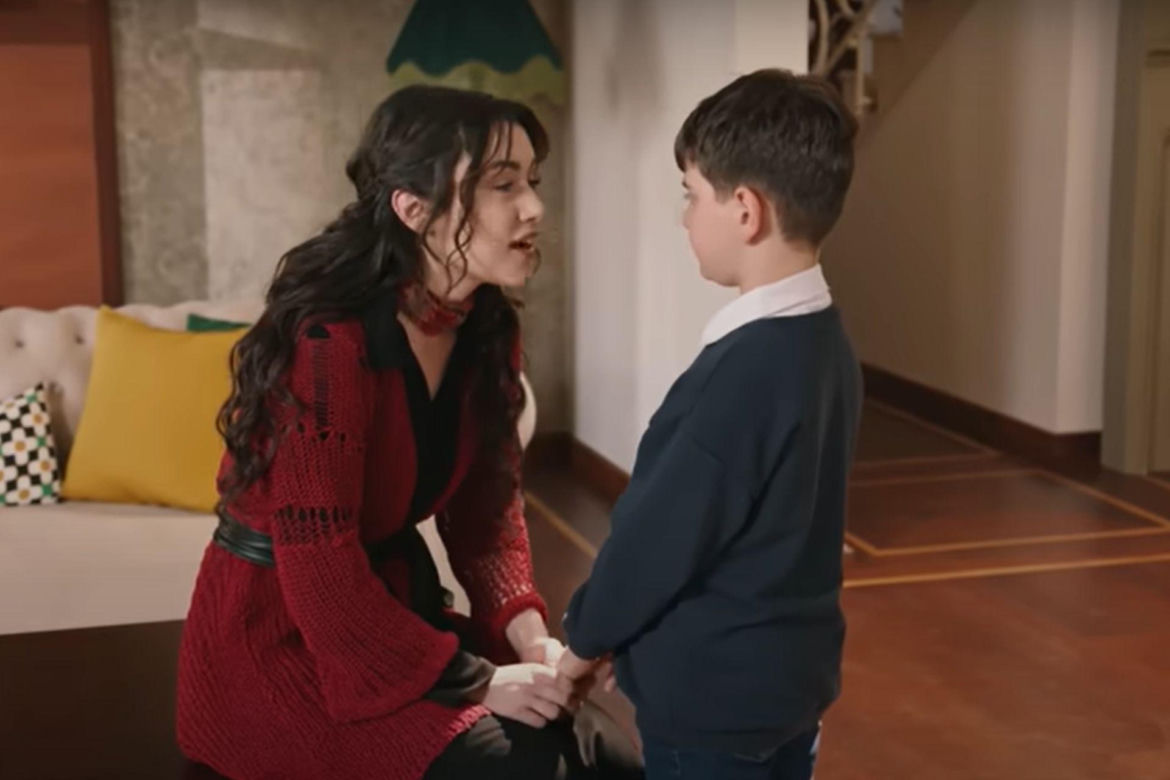 Mały Ali usłyszy, że Halil ma urodziny. Wspólnie z Zeynep zaplanują niespodziankę 