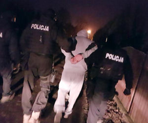 Wielka akcja rozbicia grup przestępczych, których członkowie są podejrzani o włamania do bankomatów na „wybuch”