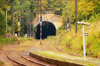 Wysadzili go 1 września 1939 roku. Najstarszy tunel kolejowy nadal tętni życiem