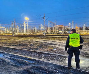 Działania policjantów z garnizonu stołecznego na torach i dworcach