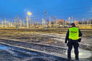 Działania policjantów z garnizonu stołecznego na torach i dworcach
