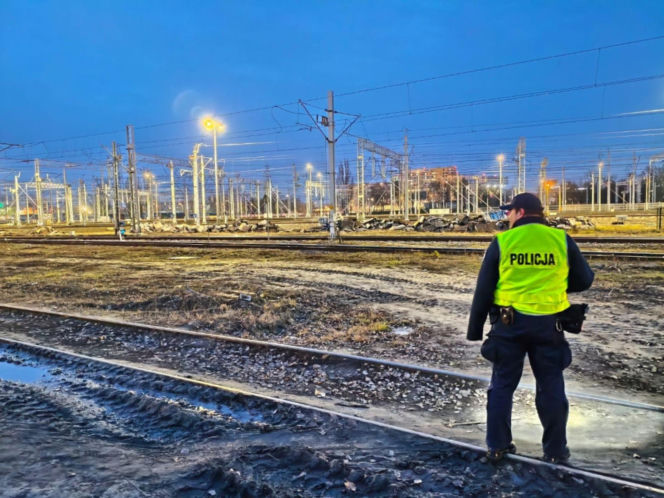 Działania policjantów z garnizonu stołecznego na torach i dworcach