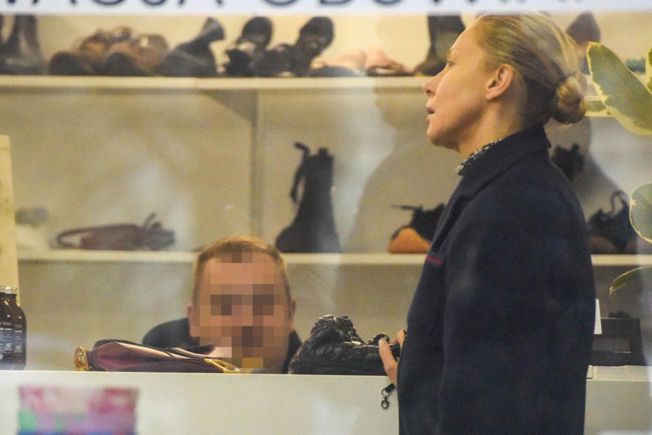 Katarzyna Warnke naprawila u szewca torebki YSL i Dior - sukces opija winem