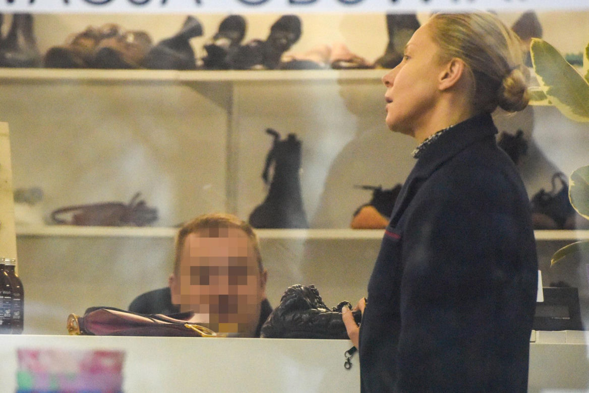 Katarzyna Warnke naprawila u szewca torebki YSL i Dior - sukces opija winem