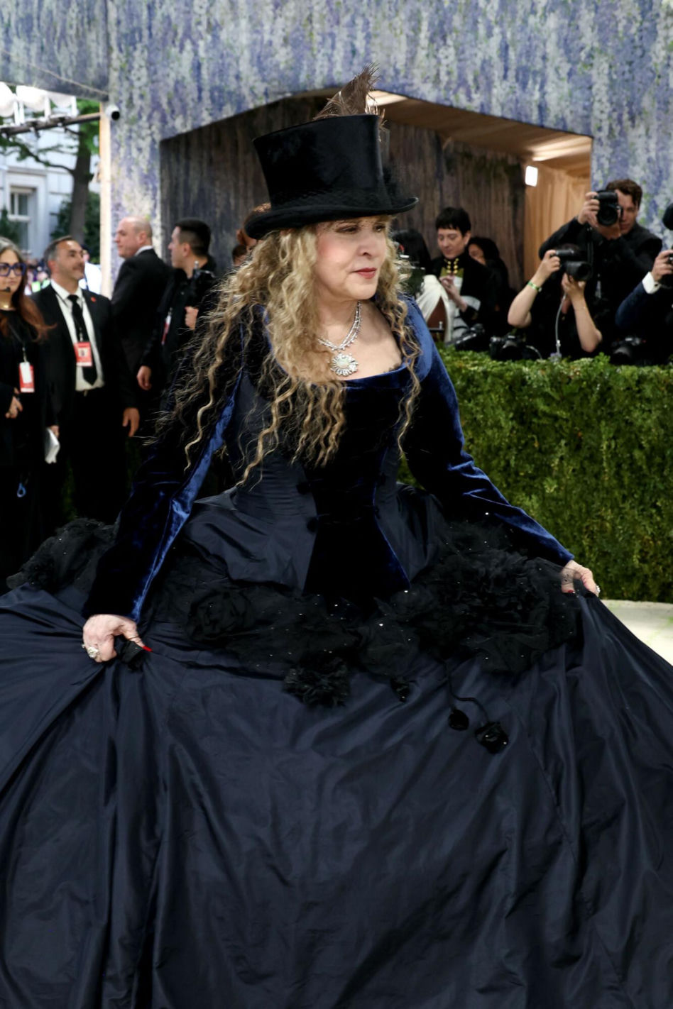 Stevie Nicks pierwszy raz w historii na Met Gali! Artystka pojawiła się w stroju z... sieciówki!