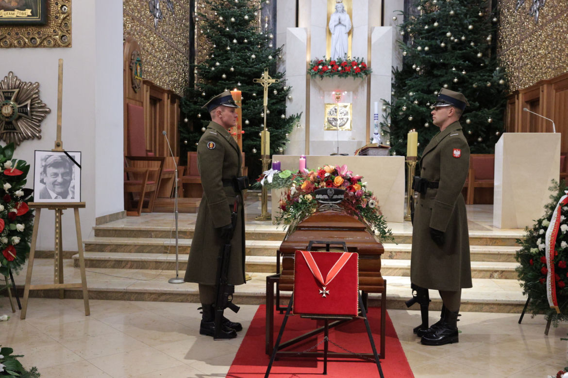 Rodzina opłakuje Mirosława Hermaszewskiego. Pogrzeb generała odbył się w Warszawie