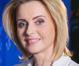 JOLANTA PIEŃKOWSKA PIĘKNIEJSZA NIZ ĆWIERĆ WIEKU TEMU