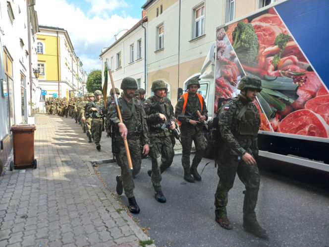 Z Rynku w Lesznie wystartował 7. Rajd na Wschowę. ​Na pamiątkę marszu wojsk w 1939 roku
