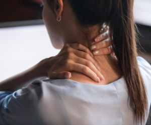 12 centymetrów, które zmienia wszystko. Eksperci ostrzegają przed popularnym błędem podczas snu