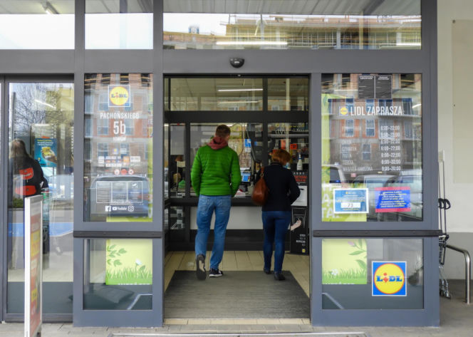 Lidl kusi podwyżkami pensji. Tyle zarobią pracownicy Lidla w 2026 roku