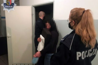Pijana matka poszła z 2-latkiem na plac zabaw. Ledwo trzymała się na nogach!
