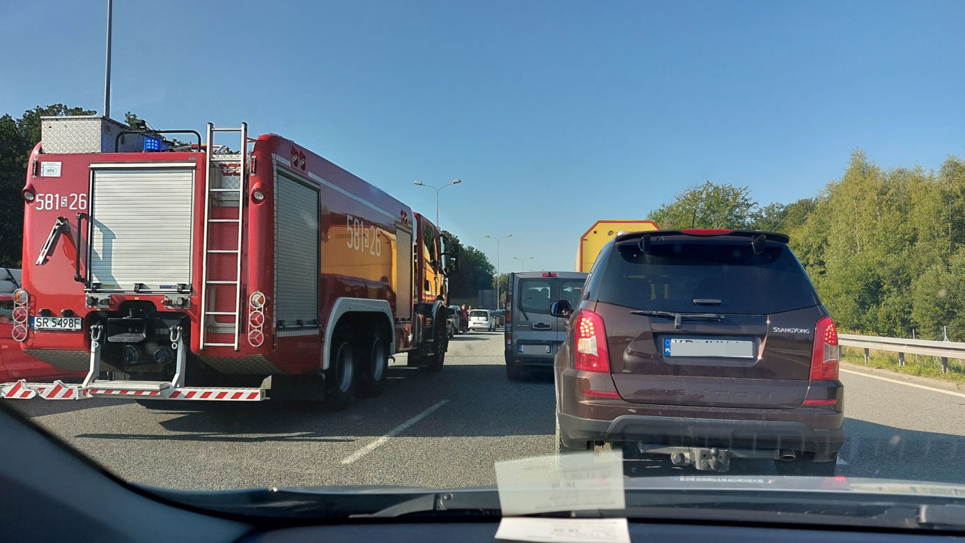 Wypadek na A1. Pożar samochodu zablokował autostradę