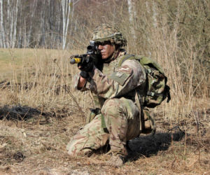Brytyjscy żołnierze, ćwiczenia na poligonie