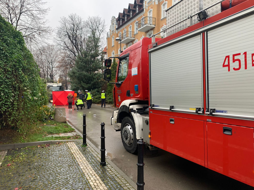 Makabryczny wypadek w Gliwicach. Pieszy zginął pod kołami śmieciarki