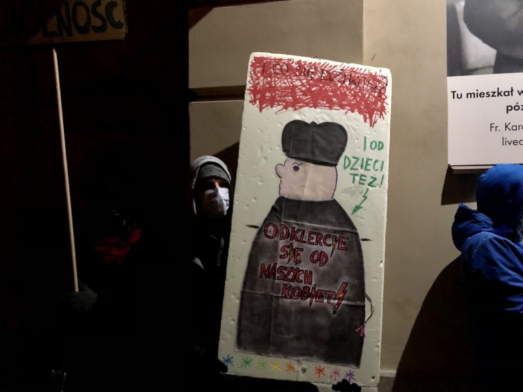 Protest przeciwko kardynałowi Stanisławowi Dziwiszowi w Krakowie