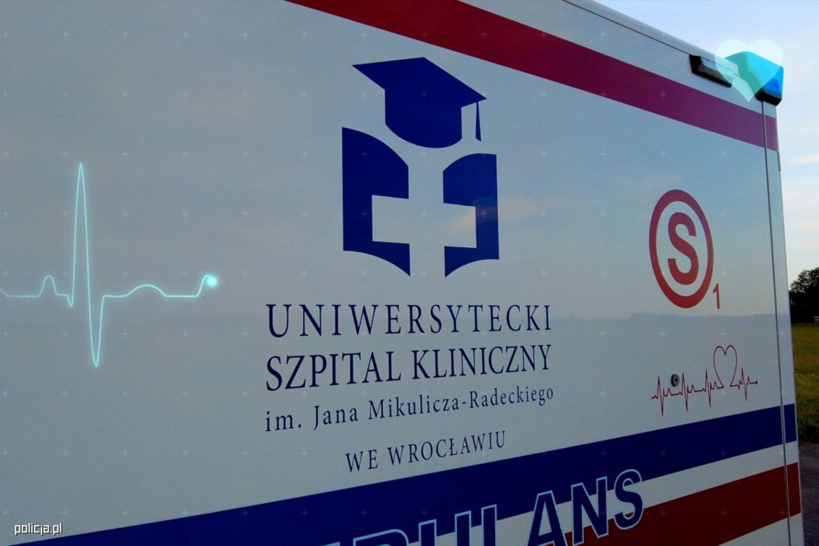  Podniebna sztafeta z sercem na pokładzie. Policyjny Black Hawk w akcji