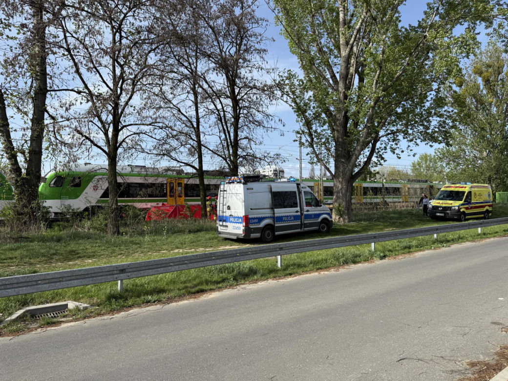 Tragedia w Ząbkach. Nie żyje pieszy. Wtargnął na tory w niedozwolonym miejscu