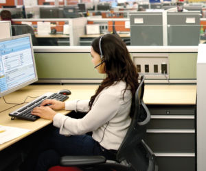 Pracownicy telefonicznej i elektronicznej obsługi klienta
