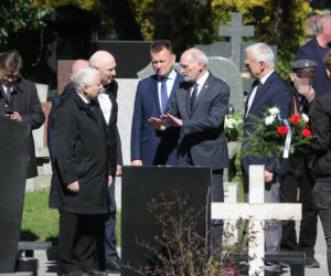 W PiS walka o miejsce przy Prezesie 