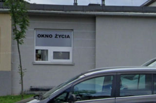 Dwumiesięczna dziewczynka w Oknie Życia. Zostawiono ważną informację