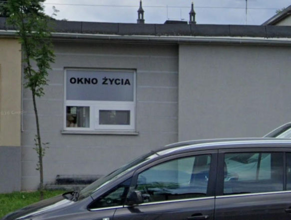 Dwumiesięczna dziewczynka w Oknie Życia. Zostawiono ważną informację