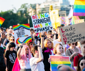 Marsz Równości w Krakowie - tłumy na wydarzeniu pod hasłem Zaczerpnąć tchu.