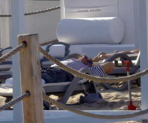 Mateusz Banasiuk na plaży w Sopocie. Tak wyglądał, gdy zrzucił koszulkę!