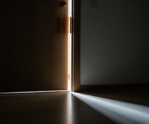 Senior pomylił mieszkania w Oświęcimiu. Co zrobił w łóżku dziecka?