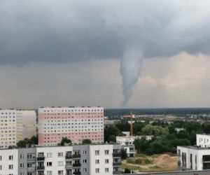 Trąba powietrzna na Śląsku?! Widok z Żor sieje postrach. Te ujęcia robią wrażenie! [WIDEO, ZDJĘCIA]