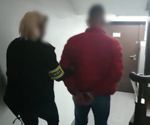 WPADŁ gang hakerów! Rozsyłali fałszywe alarmy bombowe, oszukiwali na grube miliony!