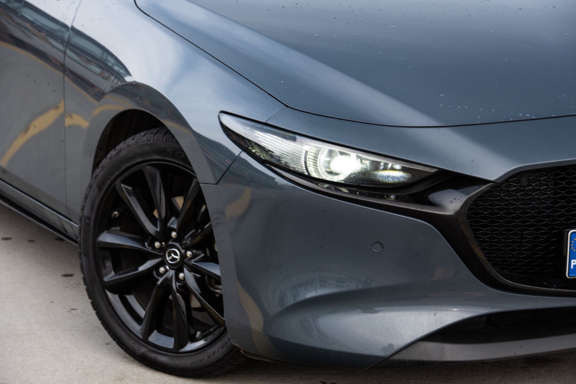 Toyota Corolla 2.0 Hybrid Dynamic Force 184 KM e-CVT vs Mazda 3 Skyactiv-X 180 KM 6MT AWD