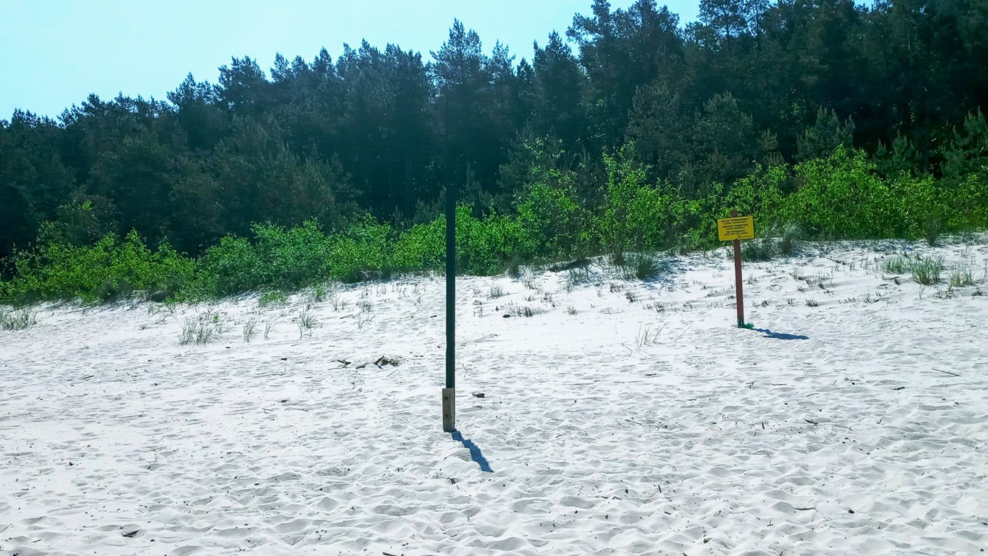 Rowerzyści kontra naturyści. Słynna naga plaża przestanie istnieć?