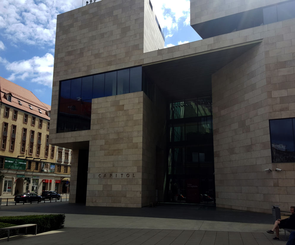 Mimo że to wakacje, Teatr Capitol jest już otwarty