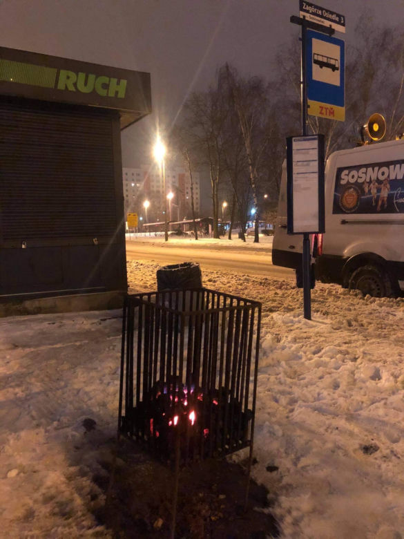 Srogie mrozy na Śląsku i w Zagłębiu. Na przystankach w Sosnowcu pojawiły się koksowniki [ZDJĘCIA]