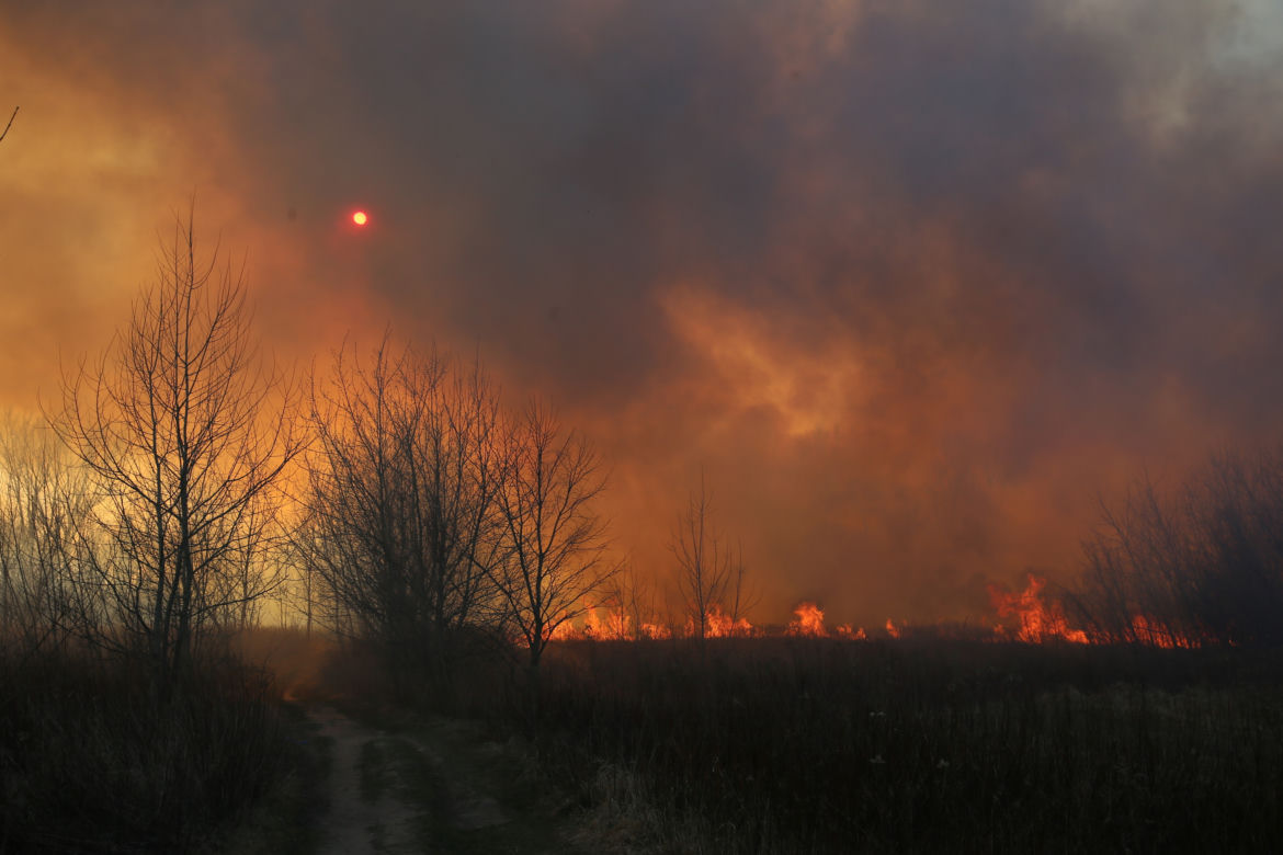 Wielka chmura dymu nad Warszawą! Co się dzieje?!