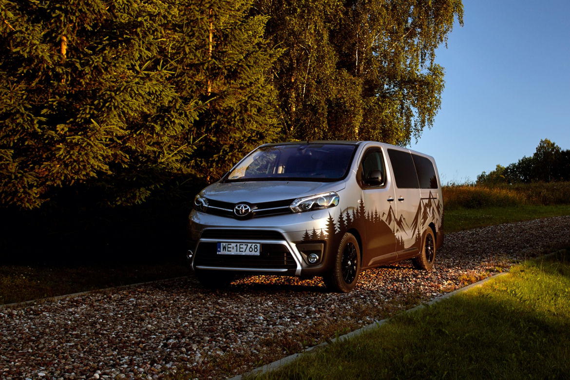 Toyota Proace Verso Kamper Tour Box zbudowana przy współpracy z firmą Escape Vans