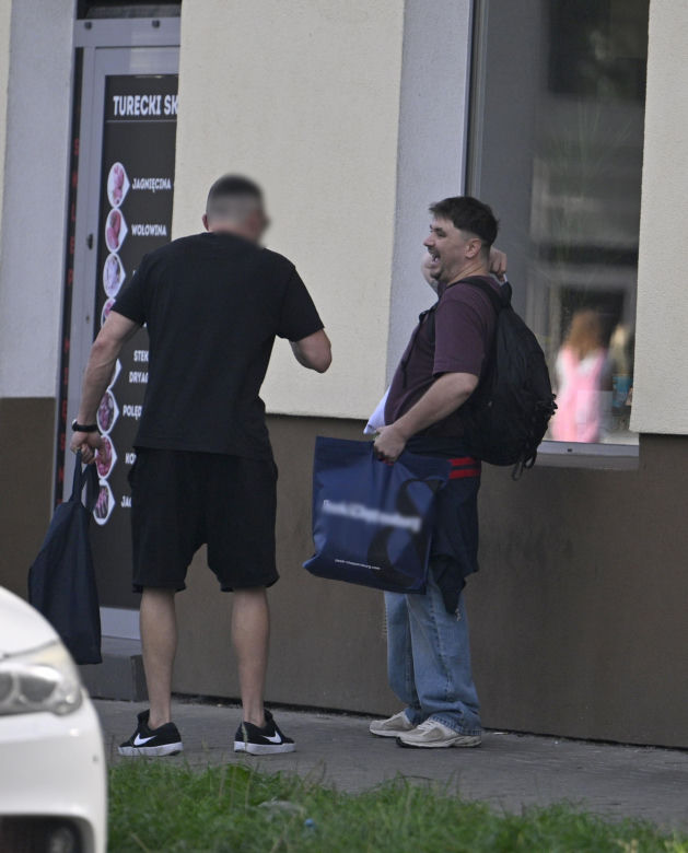 Daniel Martyniuk ładnie się bawi w Warszawie. Mamy fotki